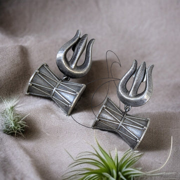 Anvi Stud Earrings