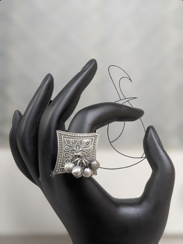 Nimisha Finger Ring