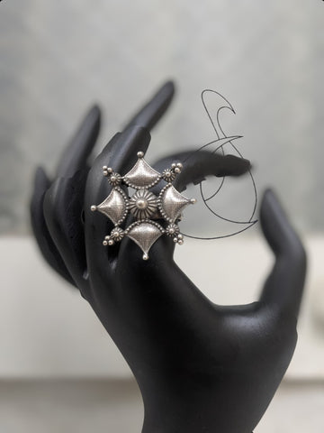 Navya Finger Ring