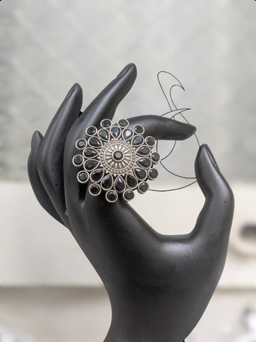 Mira Finger Ring