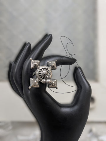 Manya Finger Ring