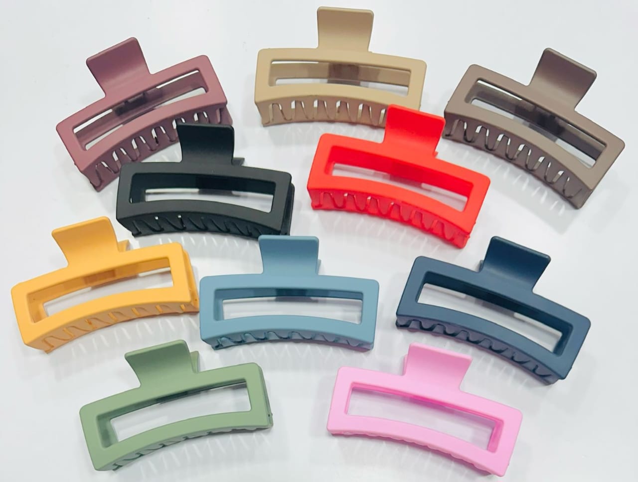 Matte-Finished Jumbo Hair Claw Clip